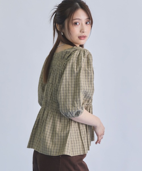 archives(アルシーヴ)の「チェック2wayシャーリングBL(シャツ/ブラウス・レディース・ベージュ/グレー/オフホワイト・MEDIUM)」の8枚目の写真