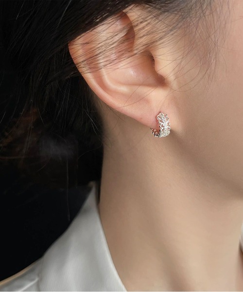 LA VORAGINE(ラ ヴォラジネ)の「レースリボンフープピアス アレルギー対応(ピアス(両耳用)・レディース・B/A/Silver/C・S/M/L)」の3枚目の写真