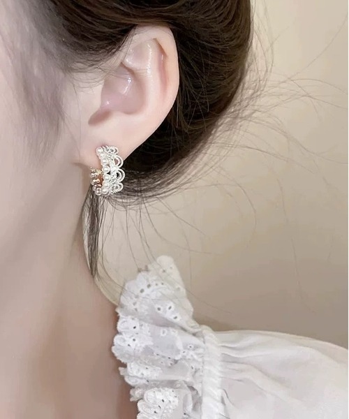 LA VORAGINE(ラ ヴォラジネ)の「レースリボンフープピアス アレルギー対応(ピアス(両耳用)・レディース・B/A/Silver/C・S/M/L)」の1枚目の写真