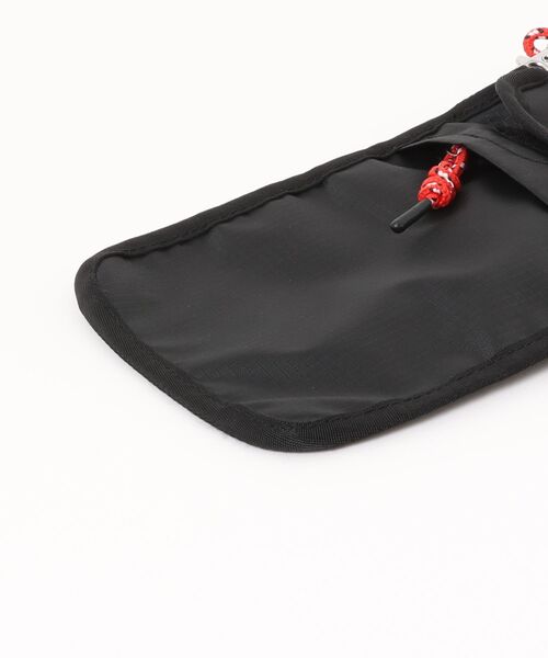 HUNTER(ハンター)の「【HUNTER】ハンター ORIGINAL ESSENTIAL PACKABLE PHONE POUCH ショルダーバッグ(ショルダーバッグ・レディース・ホワイト/ブラック・FREE)」の4枚目の写真
