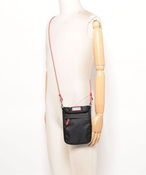 HUNTER(ハンター)の「【HUNTER】ハンター ORIGINAL ESSENTIAL PACKABLE PHONE POUCH ショルダーバッグ(ショルダーバッグ・レディース・ホワイト/ブラック・FREE)」の6枚目の写真