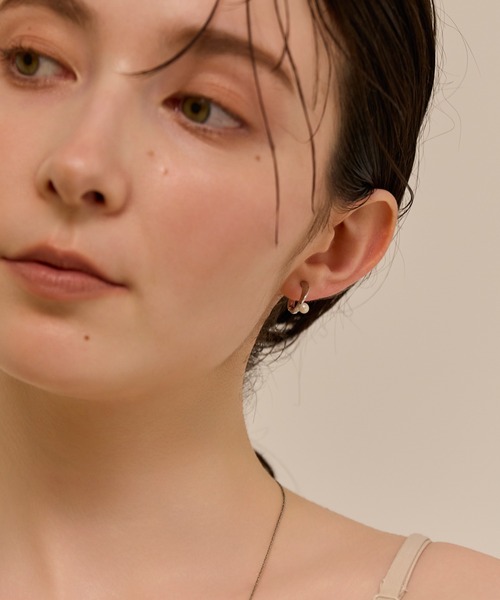 Phoebe(フィービィー)の「【金属アレルギー対応】ライナーパールフープワンタッチピアス/ニッケルフリー 結婚式二次会 お呼ばれ 小ぶりフープ(ピアス(両耳用)・レディース・シルバー/イエローゴールド/シャンパン・FREE)」の6枚目の写真