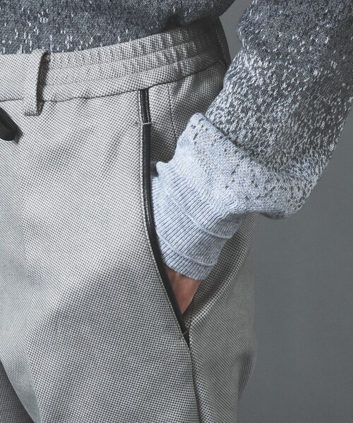 5351 POUR LES HOMMES(ゴーサンゴーイチプールオム)の「スモーク千鳥 ダウンファブリック テーパードスラックス(スラックス・メンズ・グレー・50/48/46/44)」の7枚目の写真