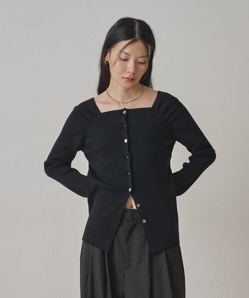 Omekashi（オメカシ）の「≪10/19まで3000円OFF！≫【5色展開】ランダムボタンオフショルニット（ニット/セーター・レディース・チャコールグレー/ブラウン/ブラック/レッド/オフホワイト・FREE）」の21枚目の写真