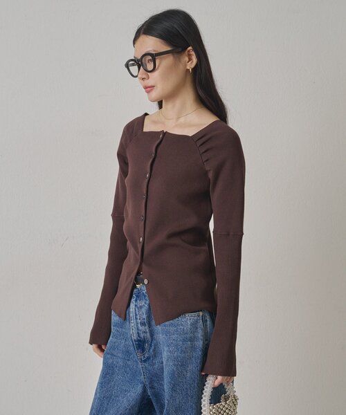 Omekashi(オメカシ)の「≪8/24(月)まで10%OFF≫ランダムボタンオフショルニット(ニット/セーター・レディース・チャコールグレー/ブラウン/ブラック/レッド/オフホワイト・FREE)」の16枚目の写真