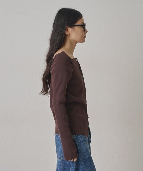 Omekashi(オメカシ)の「≪8/24(月)まで10%OFF≫ランダムボタンオフショルニット(ニット/セーター・レディース・チャコールグレー/ブラウン/ブラック/レッド/オフホワイト・FREE)」の18枚目の写真