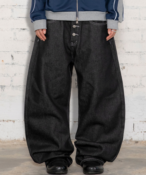 XTONZ(エクストーンズ)の「XP339 レタリングローカーブデニムパンツ (ブラック)(デニムパンツ・レディース・その他・LARGE/MEDIUM/SMALL)」の15枚目の写真