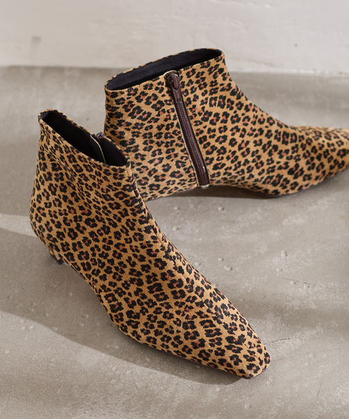 ATELIER BRUGGE(アトリエブルージュ)の「【atelier brugge/アトリエブルージュ】Soft square toe ankle boots(ブーツ・レディース・ブラック/キャメル・24.5cm/23.5cm/22.5cm)」の2枚目の写真