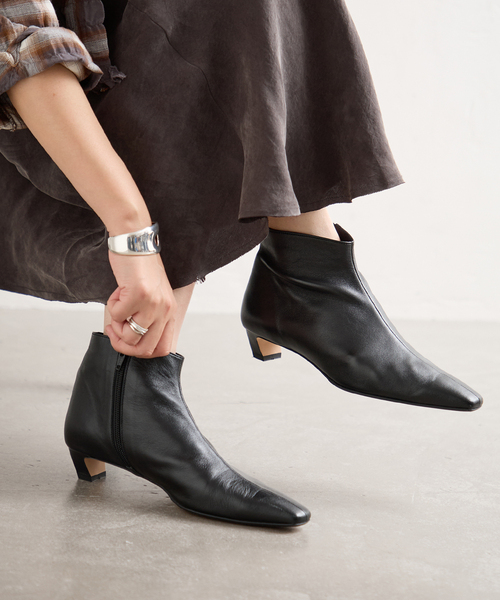 ATELIER BRUGGE(アトリエブルージュ)の「【atelier brugge/アトリエブルージュ】Soft square toe ankle boots(ブーツ・レディース・ブラック/キャメル・24.5cm/23.5cm/22.5cm)」の4枚目の写真