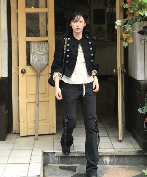 DIAVEL(ディアベル)の「【秋冬新作】3色展開メタルボタンショート丈ナポレオンジャケット(ミリタリージャケット・レディース・ブラック/ベージュ/グリーン・M)」の16枚目の写真