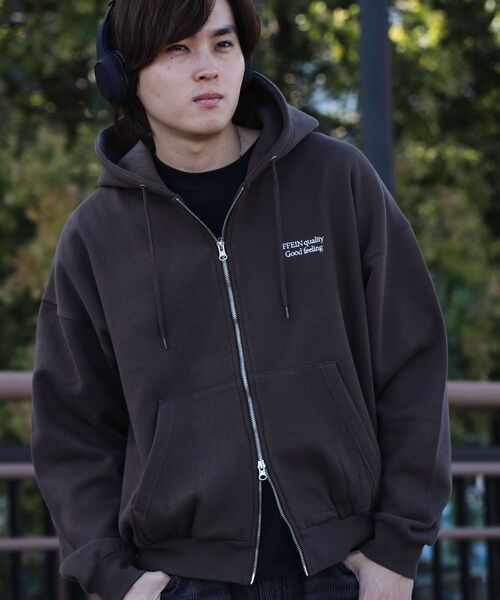 FFEIN(フェイン)の「【FFEIN(フェイン)】ヘビーウエイトワンポイント立体フードジップパーカー / パーカー ダブルジップ ワンポイント ロゴ 裏起毛 フーディ(パーカー・メンズ・ピンク/ブラック/ブラウン/ネイビー/アッシュグレー/ワイン・SMALL/MEDIUM/LARGE)」の4枚目の写真