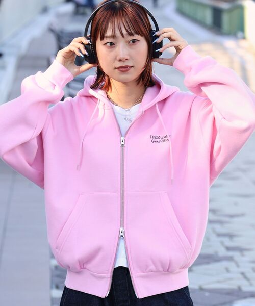 FFEIN(フェイン)の「【FFEIN(フェイン)】ヘビーウエイトワンポイント立体フードジップパーカー / パーカー ダブルジップ ワンポイント ロゴ 裏起毛 フーディ(パーカー・メンズ・ピンク/ブラック/ブラウン/ネイビー/アッシュグレー/ワイン・SMALL/MEDIUM/LARGE)」の5枚目の写真