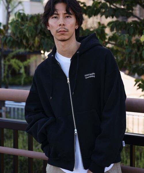 FFEIN(フェイン)の「【FFEIN(フェイン)】ヘビーウエイトワンポイント立体フードジップパーカー / パーカー ダブルジップ ワンポイント ロゴ 裏起毛 フーディ(パーカー・メンズ・ピンク/ブラック/ブラウン/ネイビー/アッシュグレー/ワイン・SMALL/MEDIUM/LARGE)」の2枚目の写真