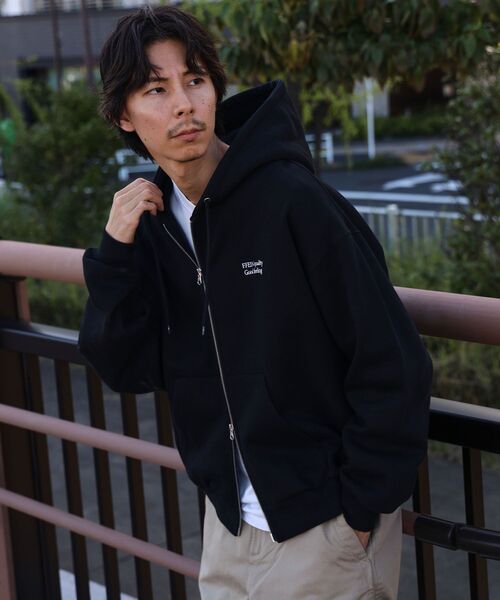 FFEIN(フェイン)の「【FFEIN(フェイン)】ヘビーウエイトワンポイント立体フードジップパーカー / パーカー ダブルジップ ワンポイント ロゴ 裏起毛 フーディ(パーカー・メンズ・ピンク/ブラック/ブラウン/ネイビー/アッシュグレー/ワイン・SMALL/MEDIUM/LARGE)」の9枚目の写真