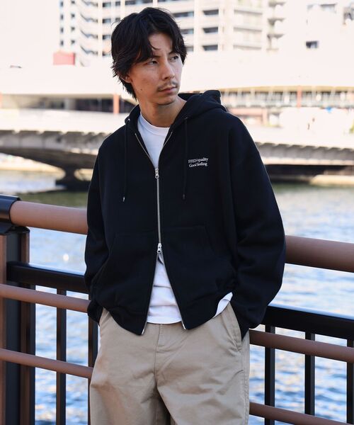 FFEIN(フェイン)の「【FFEIN(フェイン)】ヘビーウエイトワンポイント立体フードジップパーカー / パーカー ダブルジップ ワンポイント ロゴ 裏起毛 フーディ(パーカー・メンズ・ピンク/ブラック/ブラウン/ネイビー/アッシュグレー/ワイン・SMALL/MEDIUM/LARGE)」の11枚目の写真
