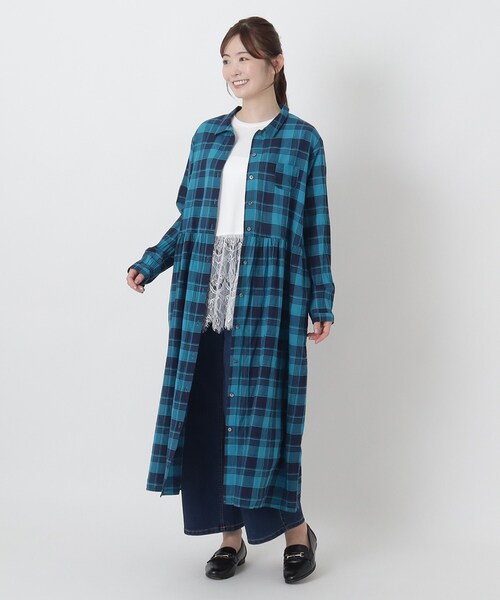 one'sterrace(ワンズテラス)の「コットンドビー チェック柄 前開きワンピース(ワンピース・レディース・ネイビー系5/キャメル/パープル系2・02)」の2枚目の写真