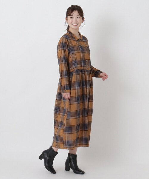 one'sterrace(ワンズテラス)の「コットンドビー チェック柄 前開きワンピース(ワンピース・レディース・ネイビー系5/キャメル/パープル系2・02)」の1枚目の写真