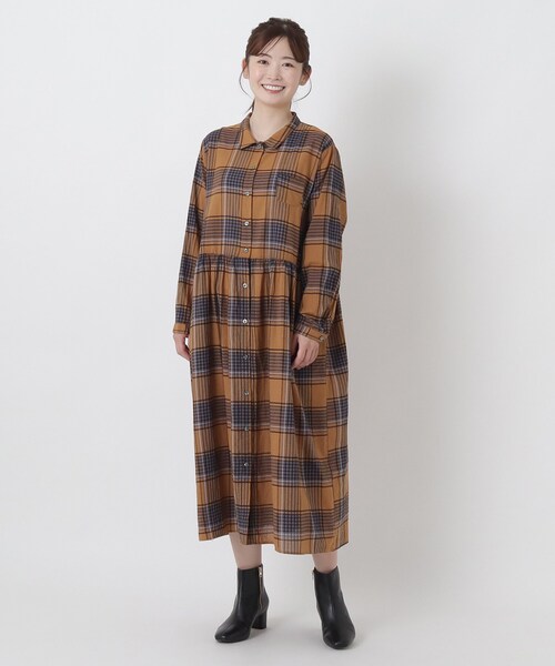 one'sterrace(ワンズテラス)の「コットンドビー チェック柄 前開きワンピース(ワンピース・レディース・ネイビー系5/キャメル/パープル系2・02)」の17枚目の写真