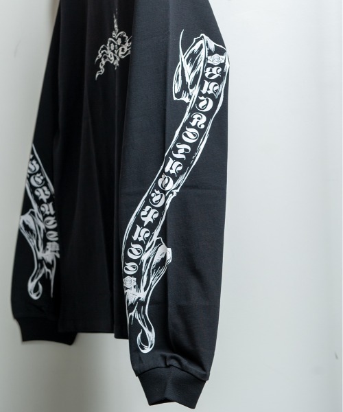 BACKSTAGE PASS（バックステージパス）の「LILY BONE LS(リリー ボーンLS)ゴシックグラフィック ルーズフィット ロングスリーブ Tシャツ（Tシャツ/カットソー・メンズ・ダークグレー・FREE）」の5枚目の写真