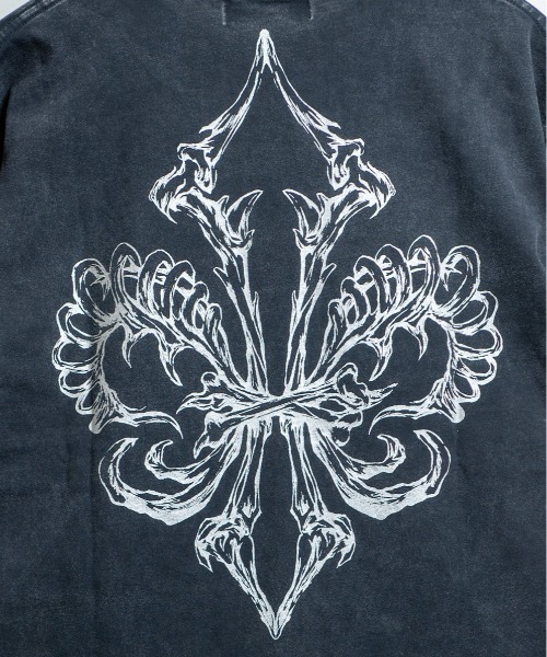 BACKSTAGE PASS（バックステージパス）の「LILY BONE LS(リリー ボーンLS)ゴシックグラフィック ルーズフィット ロングスリーブ Tシャツ（Tシャツ/カットソー・メンズ・ダークグレー・FREE）」の14枚目の写真