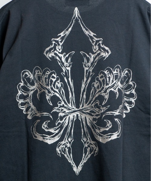 BACKSTAGE PASS（バックステージパス）の「LILY BONE LS(リリー ボーンLS)ゴシックグラフィック ルーズフィット ロングスリーブ Tシャツ（Tシャツ/カットソー・メンズ・ダークグレー・FREE）」の22枚目の写真