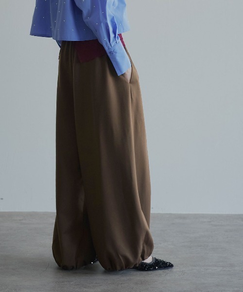 W:Huku(フーク)の「【W:Huku/リンクルフリーツイル】イージーバルーンパンツ / Wrinkle-Free Twill Easy Balloon Pants(スラックス・レディース・ブラウン/ブラック/チャコール・FREE)」の3枚目の写真