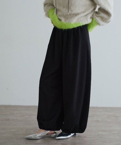 W:Huku(フーク)の「【W:Huku/リンクルフリーツイル】イージーバルーンパンツ / Wrinkle-Free Twill Easy Balloon Pants(スラックス・レディース・ブラウン/ブラック/チャコール・FREE)」の2枚目の写真
