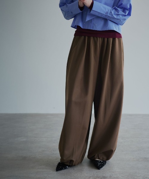 W:Huku(フーク)の「【W:Huku/リンクルフリーツイル】イージーバルーンパンツ / Wrinkle-Free Twill Easy Balloon Pants(スラックス・レディース・ブラウン/ブラック/チャコール・FREE)」の9枚目の写真