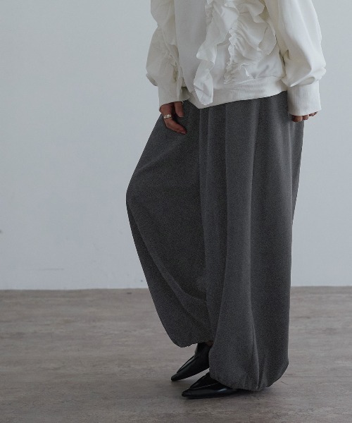 W:Huku(フーク)の「【W:Huku/リンクルフリーツイル】イージーバルーンパンツ / Wrinkle-Free Twill Easy Balloon Pants(スラックス・レディース・ブラウン/ブラック/チャコール・FREE)」の11枚目の写真