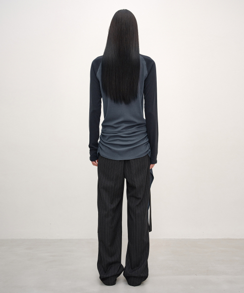 INSILENCE WOMEN(インサイレンスウーマン)の「ラグラン ストラップ Tシャツ チャコール(Tシャツ/カットソー・レディース・その他・SMALL/MEDIUM)」の3枚目の写真