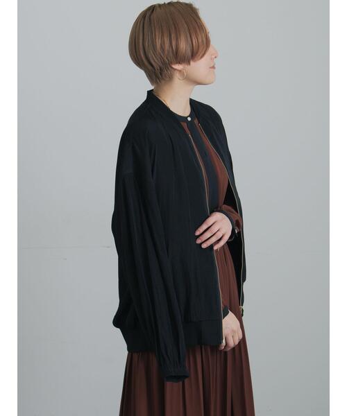 Te chichi(テチチ)の「【マシンウォッシャブル】スプリットサテンブルゾン(ブルゾン・レディース・ライトベージュ/ブラック/ブラウン・F)」の7枚目の写真