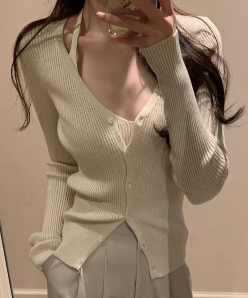 FLINEA(フリネア)の「ニットホルターネックタンクトップ&シングルブレストカーディガンセットアップ(セットアップ・レディース・ブラック/ベージュ/グレー/オフホワイト/ピンク・FREE)」の4枚目の写真