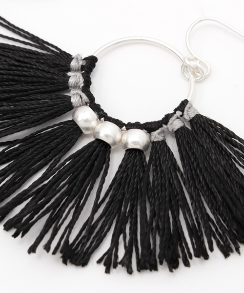 MOUSSY(マウジー)の「STONE FRINGE EARRING(ピアス(両耳用)・レディース・ブラック/レッド/ブルー・FREE)」の6枚目の写真