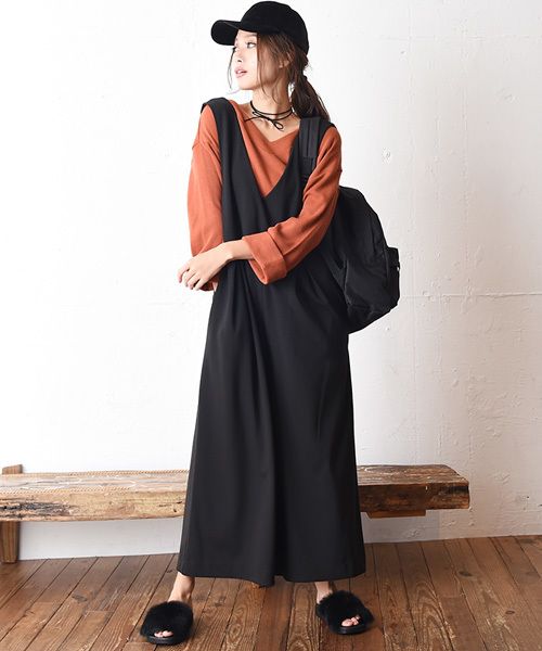 Luz Llena (philter)（ラズレナ　フィルター）の「[made in Japan]Vネック・ロールアップニットソー（Tシャツ/カットソー・レディース・ブラック/カーキ/レンガ・MEDIUM）」の4枚目の写真