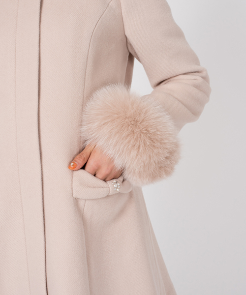 LODISPOTTO（ロディスポット）の「プティットリボンラフィネフードコート（ステンカラーコート・レディース・キャメル/ネイビー/ホワイト・MEDIUM）」の9枚目の写真