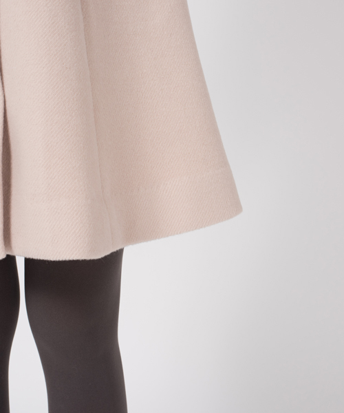 LODISPOTTO（ロディスポット）の「プティットリボンラフィネフードコート（ステンカラーコート・レディース・キャメル/ネイビー/ホワイト・MEDIUM）」の10枚目の写真