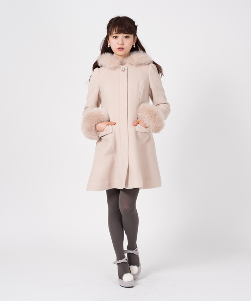 LODISPOTTO（ロディスポット）の「プティットリボンラフィネフードコート（ステンカラーコート・レディース・キャメル/ネイビー/ホワイト・MEDIUM）」の13枚目の写真