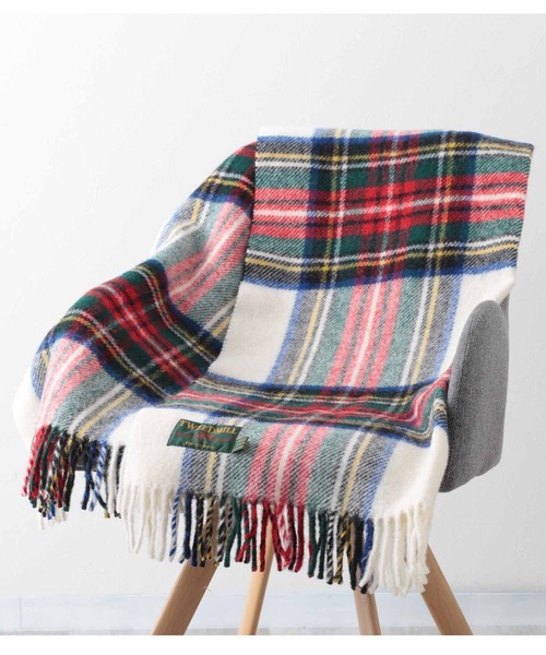 TWEED MILL(ツイードミル)の「ツイードミル 大判厚手ストール 限定別注カラー(ブランケット・レディース・ブラック/グレー/チェック/クリーム/キャメル/レッド/イエロー×グレー/レッド系その他2/レッド系その他/シルバーグレー/ホワイト×レッド/グリーン系その他/ライトグリーン/グリーン/ダークパープル/ブラック×ホワイト/ブラウン系/ライトブルー/ブラウン系1/ブラック×グリーン/エメラルド/ホワイト系/ブルーグリーン/オリーブ/サファリグリーン/ホワイト×ブラック/イエロー× ブルー/イエロー×グリーン/ブルー系6/グレー系2/マルチ/ブルー系7/ブラウン系2/ブルー系8/レッド系その他4/グレー系/ダークグリーン/ブルー/ライトグレー系1/グリーン系1/ライトグレー系3/チャコールグレー/ブルー系2/ライトグリーン系/ブルー系4/グリーン系3/ネイビー系/イエロー系2/ブルー系/ライトパープル/オートミール/ピンク系1/マスタード/イエロー系/ブラック系/オレンジ/ブルー系1/イエロー系1/ネイビー/ピンク系2/ラベンダー/ピンク系3/ピンク系4/黄土色系/ストライプ/テラコッタ/グリーン系/ピンク系/ライトグレー系/ライトグレー系2/オレンジ系/グリーン系2/ブルー系3/ダークグリーン系/ブルー系5/グレー系1/レッド系その他3/ピンク系5/ネイビー系1/レインボー/イエロー系3/エメラルドブルー/オリーブ系/レッド系その他5/オリーブ系1/ブルー系9/レッド系その他6/オリーブ系2/レッド系その他7/ピンク系6/イエロー系4/ナチュラル/ピンク系8/ダークグリーン系1/ブルー系その他/グリーン系その他2/オレンジ系1/イエロー/ピンク系7/ダークブラウン/ベージュ系/イエロー系5/ピンク・FREE)」の4枚目の写真