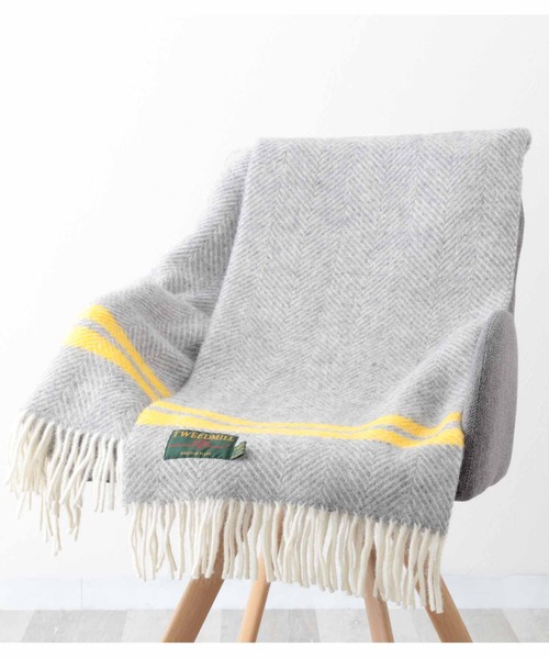 TWEED MILL(ツイードミル)の「ツイードミル 大判厚手ストール 限定別注カラー(ブランケット・レディース・ブラック/グレー/チェック/クリーム/キャメル/レッド/イエロー×グレー/レッド系その他2/レッド系その他/シルバーグレー/ホワイト×レッド/グリーン系その他/ライトグリーン/グリーン/ダークパープル/ブラック×ホワイト/ブラウン系/ライトブルー/ブラウン系1/ブラック×グリーン/エメラルド/ホワイト系/ブルーグリーン/オリーブ/サファリグリーン/ホワイト×ブラック/イエロー× ブルー/イエロー×グリーン/ブルー系6/グレー系2/マルチ/ブルー系7/ブラウン系2/ブルー系8/レッド系その他4/グレー系/ダークグリーン/ブルー/ライトグレー系1/グリーン系1/ライトグレー系3/チャコールグレー/ブルー系2/ライトグリーン系/ブルー系4/グリーン系3/ネイビー系/イエロー系2/ブルー系/ライトパープル/オートミール/ピンク系1/マスタード/イエロー系/ブラック系/オレンジ/ブルー系1/イエロー系1/ネイビー/ピンク系2/ラベンダー/ピンク系3/ピンク系4/黄土色系/ストライプ/テラコッタ/グリーン系/ピンク系/ライトグレー系/ライトグレー系2/オレンジ系/グリーン系2/ブルー系3/ダークグリーン系/ブルー系5/グレー系1/レッド系その他3/ピンク系5/ネイビー系1/レインボー/イエロー系3/エメラルドブルー/オリーブ系/レッド系その他5/オリーブ系1/ブルー系9/レッド系その他6/オリーブ系2/レッド系その他7/ピンク系6/イエロー系4/ナチュラル/ピンク系8/ダークグリーン系1/ブルー系その他/グリーン系その他2/オレンジ系1/イエロー/ピンク系7/ダークブラウン/ベージュ系/イエロー系5/ピンク・FREE)」の13枚目の写真