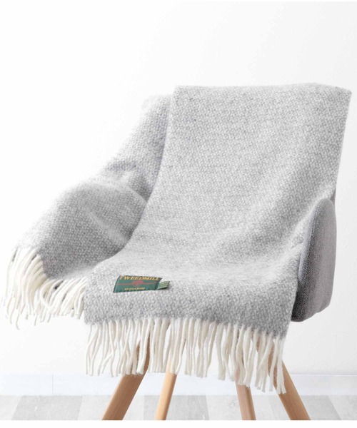 TWEED MILL(ツイードミル)の「ツイードミル 大判厚手ストール 限定別注カラー(ブランケット・レディース・ブラック/グレー/チェック/クリーム/キャメル/レッド/イエロー×グレー/レッド系その他2/レッド系その他/シルバーグレー/ホワイト×レッド/グリーン系その他/ライトグリーン/グリーン/ダークパープル/ブラック×ホワイト/ブラウン系/ライトブルー/ブラウン系1/ブラック×グリーン/エメラルド/ホワイト系/ブルーグリーン/オリーブ/サファリグリーン/ホワイト×ブラック/イエロー× ブルー/イエロー×グリーン/ブルー系6/グレー系2/マルチ/ブルー系7/ブラウン系2/ブルー系8/レッド系その他4/グレー系/ダークグリーン/ブルー/ライトグレー系1/グリーン系1/ライトグレー系3/チャコールグレー/ブルー系2/ライトグリーン系/ブルー系4/グリーン系3/ネイビー系/イエロー系2/ブルー系/ライトパープル/オートミール/ピンク系1/マスタード/イエロー系/ブラック系/オレンジ/ブルー系1/イエロー系1/ネイビー/ピンク系2/ラベンダー/ピンク系3/ピンク系4/黄土色系/ストライプ/テラコッタ/グリーン系/ピンク系/ライトグレー系/ライトグレー系2/オレンジ系/グリーン系2/ブルー系3/ダークグリーン系/ブルー系5/グレー系1/レッド系その他3/ピンク系5/ネイビー系1/レインボー/イエロー系3/エメラルドブルー/オリーブ系/レッド系その他5/オリーブ系1/ブルー系9/レッド系その他6/オリーブ系2/レッド系その他7/ピンク系6/イエロー系4/ナチュラル/ピンク系8/ダークグリーン系1/ブルー系その他/グリーン系その他2/オレンジ系1/イエロー/ピンク系7/ダークブラウン/ベージュ系/イエロー系5/ピンク・FREE)」の17枚目の写真