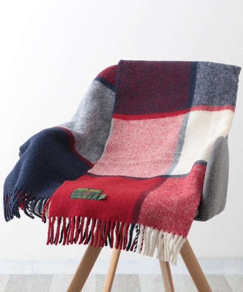 TWEED MILL(ツイードミル)の「ツイードミル 大判厚手ストール 限定別注カラー(ブランケット・レディース・ブラック/グレー/チェック/クリーム/キャメル/レッド/イエロー×グレー/レッド系その他2/レッド系その他/シルバーグレー/ホワイト×レッド/グリーン系その他/ライトグリーン/グリーン/ダークパープル/ブラック×ホワイト/ブラウン系/ライトブルー/ブラウン系1/ブラック×グリーン/エメラルド/ホワイト系/ブルーグリーン/オリーブ/サファリグリーン/ホワイト×ブラック/イエロー× ブルー/イエロー×グリーン/ブルー系6/グレー系2/マルチ/ブルー系7/ブラウン系2/ブルー系8/レッド系その他4/グレー系/ダークグリーン/ブルー/ライトグレー系1/グリーン系1/ライトグレー系3/チャコールグレー/ブルー系2/ライトグリーン系/ブルー系4/グリーン系3/ネイビー系/イエロー系2/ブルー系/ライトパープル/オートミール/ピンク系1/マスタード/イエロー系/ブラック系/オレンジ/ブルー系1/イエロー系1/ネイビー/ピンク系2/ラベンダー/ピンク系3/ピンク系4/黄土色系/ストライプ/テラコッタ/グリーン系/ピンク系/ライトグレー系/ライトグレー系2/オレンジ系/グリーン系2/ブルー系3/ダークグリーン系/ブルー系5/グレー系1/レッド系その他3/ピンク系5/ネイビー系1/レインボー/イエロー系3/エメラルドブルー/オリーブ系/レッド系その他5/オリーブ系1/ブルー系9/レッド系その他6/オリーブ系2/レッド系その他7/ピンク系6/イエロー系4/ナチュラル/ピンク系8/ダークグリーン系1/ブルー系その他/グリーン系その他2/オレンジ系1/イエロー/ピンク系7/ダークブラウン/ベージュ系/イエロー系5/ピンク・FREE)」の2枚目の写真