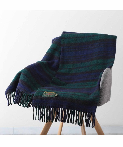 TWEED MILL(ツイードミル)の「ツイードミル 大判厚手ストール 限定別注カラー(ブランケット・レディース・ブラック/グレー/チェック/クリーム/キャメル/レッド/イエロー×グレー/レッド系その他2/レッド系その他/シルバーグレー/ホワイト×レッド/グリーン系その他/ライトグリーン/グリーン/ダークパープル/ブラック×ホワイト/ブラウン系/ライトブルー/ブラウン系1/ブラック×グリーン/エメラルド/ホワイト系/ブルーグリーン/オリーブ/サファリグリーン/ホワイト×ブラック/イエロー× ブルー/イエロー×グリーン/ブルー系6/グレー系2/マルチ/ブルー系7/ブラウン系2/ブルー系8/レッド系その他4/グレー系/ダークグリーン/ブルー/ライトグレー系1/グリーン系1/ライトグレー系3/チャコールグレー/ブルー系2/ライトグリーン系/ブルー系4/グリーン系3/ネイビー系/イエロー系2/ブルー系/ライトパープル/オートミール/ピンク系1/マスタード/イエロー系/ブラック系/オレンジ/ブルー系1/イエロー系1/ネイビー/ピンク系2/ラベンダー/ピンク系3/ピンク系4/黄土色系/ストライプ/テラコッタ/グリーン系/ピンク系/ライトグレー系/ライトグレー系2/オレンジ系/グリーン系2/ブルー系3/ダークグリーン系/ブルー系5/グレー系1/レッド系その他3/ピンク系5/ネイビー系1/レインボー/イエロー系3/エメラルドブルー/オリーブ系/レッド系その他5/オリーブ系1/ブルー系9/レッド系その他6/オリーブ系2/レッド系その他7/ピンク系6/イエロー系4/ナチュラル/ピンク系8/ダークグリーン系1/ブルー系その他/グリーン系その他2/オレンジ系1/イエロー/ピンク系7/ダークブラウン/ベージュ系/イエロー系5/ピンク・FREE)」の7枚目の写真