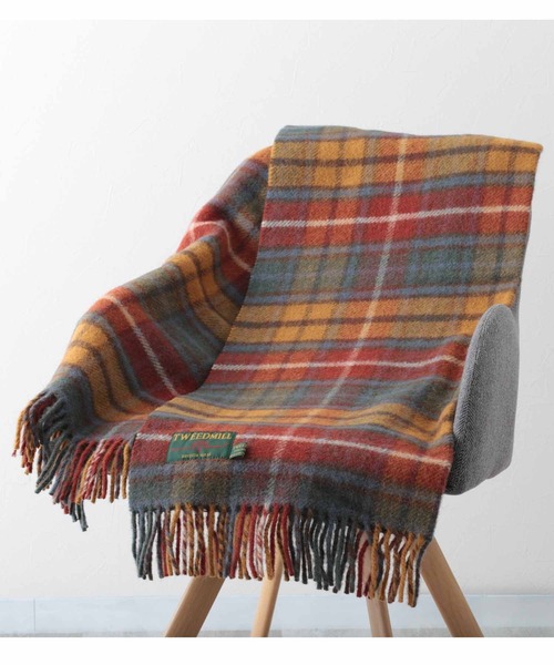 TWEED MILL(ツイードミル)の「ツイードミル 大判厚手ストール 限定別注カラー(ブランケット・レディース・ブラック/グレー/チェック/クリーム/キャメル/レッド/イエロー×グレー/レッド系その他2/レッド系その他/シルバーグレー/ホワイト×レッド/グリーン系その他/ライトグリーン/グリーン/ダークパープル/ブラック×ホワイト/ブラウン系/ライトブルー/ブラウン系1/ブラック×グリーン/エメラルド/ホワイト系/ブルーグリーン/オリーブ/サファリグリーン/ホワイト×ブラック/イエロー× ブルー/イエロー×グリーン/ブルー系6/グレー系2/マルチ/ブルー系7/ブラウン系2/ブルー系8/レッド系その他4/グレー系/ダークグリーン/ブルー/ライトグレー系1/グリーン系1/ライトグレー系3/チャコールグレー/ブルー系2/ライトグリーン系/ブルー系4/グリーン系3/ネイビー系/イエロー系2/ブルー系/ライトパープル/オートミール/ピンク系1/マスタード/イエロー系/ブラック系/オレンジ/ブルー系1/イエロー系1/ネイビー/ピンク系2/ラベンダー/ピンク系3/ピンク系4/黄土色系/ストライプ/テラコッタ/グリーン系/ピンク系/ライトグレー系/ライトグレー系2/オレンジ系/グリーン系2/ブルー系3/ダークグリーン系/ブルー系5/グレー系1/レッド系その他3/ピンク系5/ネイビー系1/レインボー/イエロー系3/エメラルドブルー/オリーブ系/レッド系その他5/オリーブ系1/ブルー系9/レッド系その他6/オリーブ系2/レッド系その他7/ピンク系6/イエロー系4/ナチュラル/ピンク系8/ダークグリーン系1/ブルー系その他/グリーン系その他2/オレンジ系1/イエロー/ピンク系7/ダークブラウン/ベージュ系/イエロー系5/ピンク・FREE)」の20枚目の写真