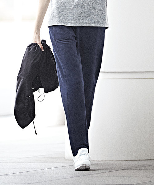 IGNIO（イグニオ）の「美シルエット 裏毛スウェットパンツ（その他パンツ・レディース・ネイビー/ブラック/トップグレー・M/LL/L/S）」の3枚目の写真