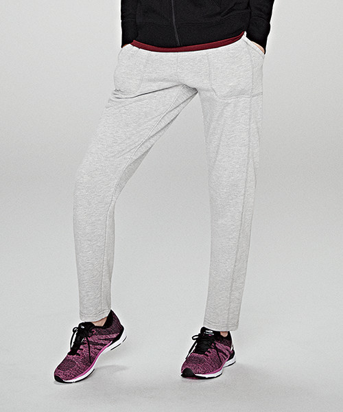 IGNIO（イグニオ）の「美シルエット 裏毛スウェットパンツ（その他パンツ・レディース・ネイビー/ブラック/トップグレー・M/LL/L/S）」の2枚目の写真