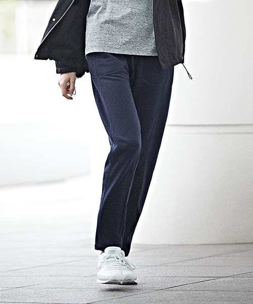 IGNIO（イグニオ）の「美シルエット 裏毛スウェットパンツ（その他パンツ・レディース・ネイビー/ブラック/トップグレー・M/LL/L/S）」の12枚目の写真