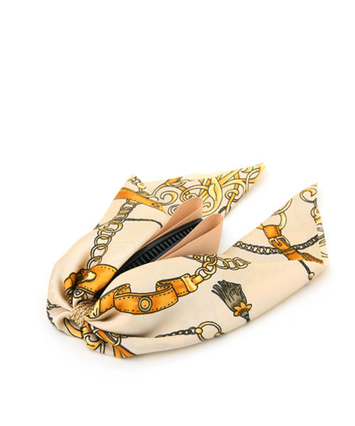 colleca la（コレカラ）の「スカーフ柄リボンバナナクリップ（バレッタ/ヘアクリップ・レディース・ブラック/ベージュ・FREE）」の9枚目の写真