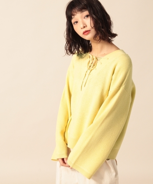 LOWRYS FARM（ローリーズファーム）の「７Ｇレースアッププルオーバー　783995（ニット/セーター・レディース・ライラック/ホワイト/ブラック/イエロー・LARGE/MEDIUM）」の4枚目の写真