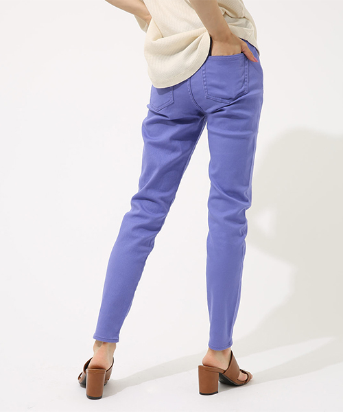 AZUL by moussy（アズールバイマウジー）の「カツラギカラースキニー（その他パンツ・レディース・パープル/ブラック/ホワイト・SMALL/X-SMALL/LARGE/MEDIUM）」の4枚目の写真