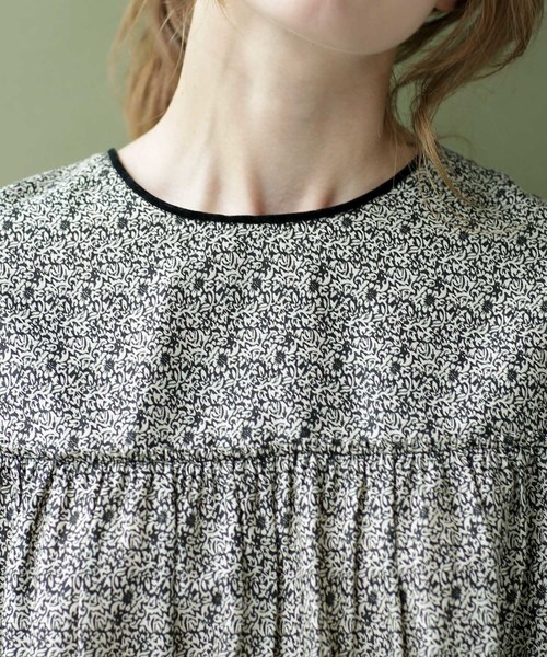 NE QUITTEZ PAS!（ヌキテパ）の「NE QUITTEZ PAS/別注flower print top 